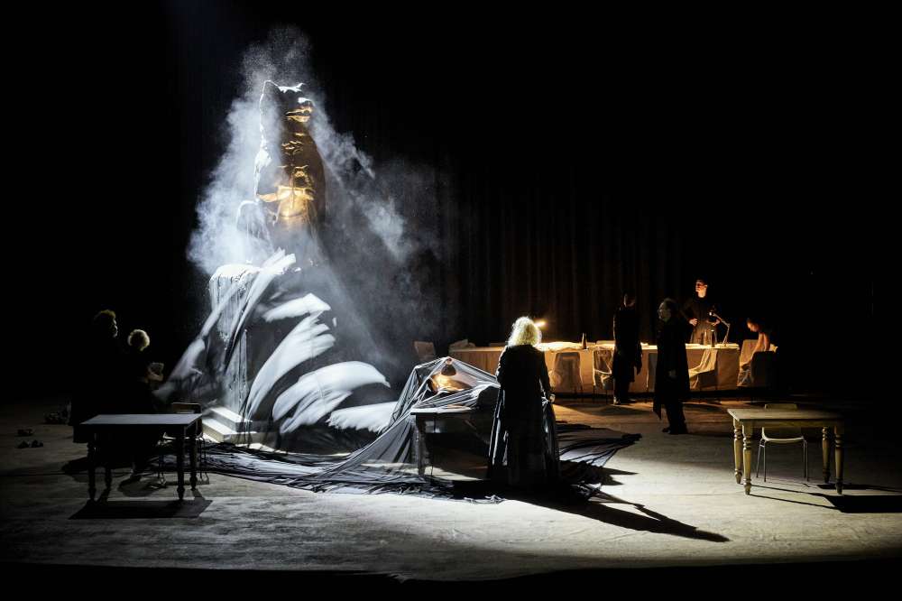 Hekuba, ne Hekuba (Christophe Raynaud de Lage – Festival d’Avignon – coll. Comédie-Française)